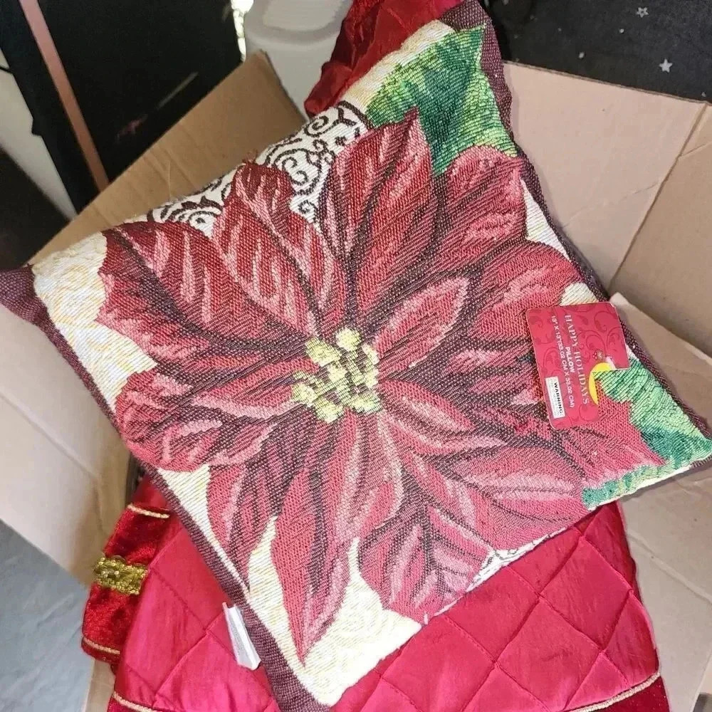 LOT of 2 Christmas Decorative Pillows! 1 NWT + 1 Vintage Handmade Needlepoint - Picture 3 of 9